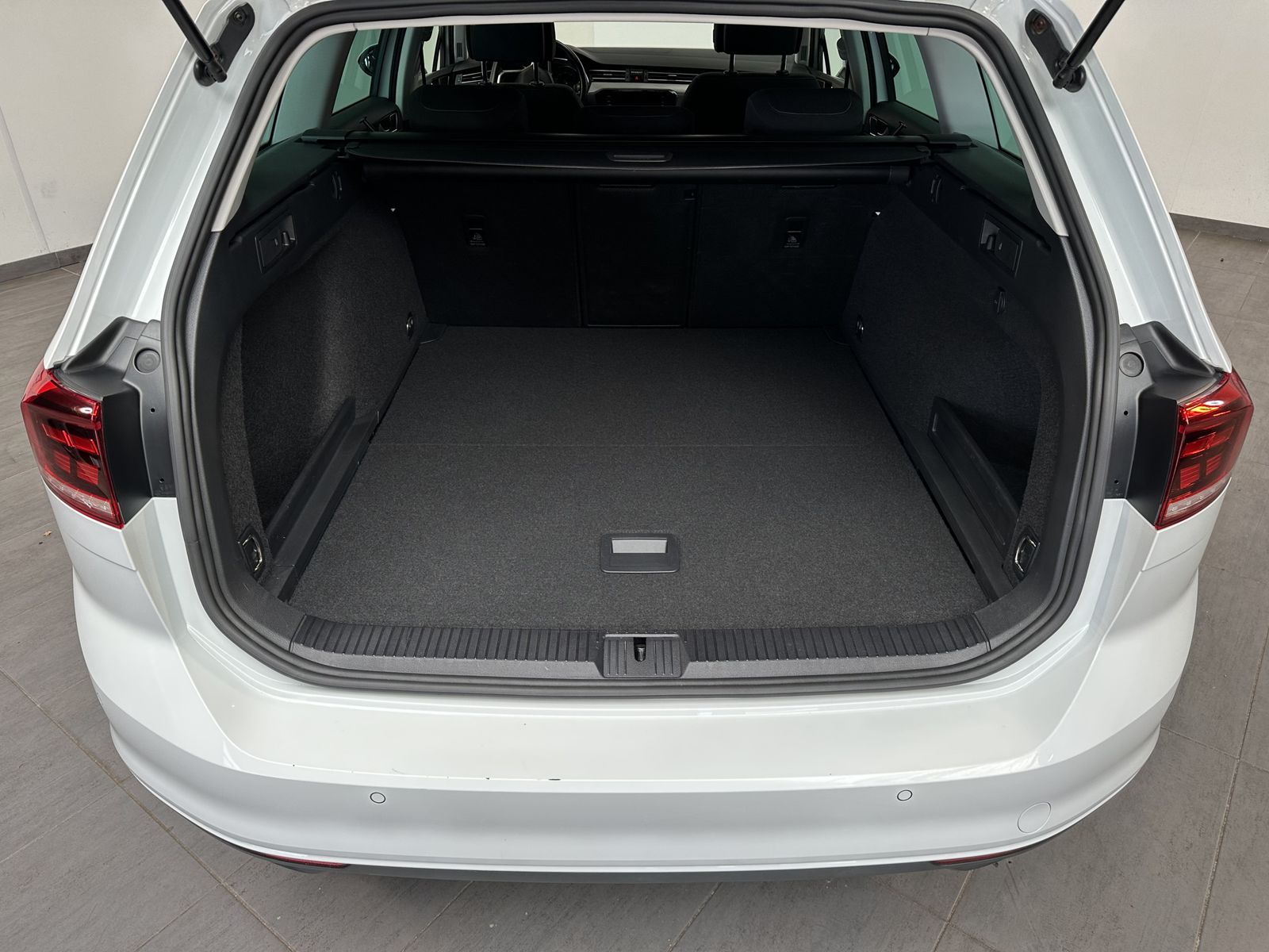 Fahrzeugabbildung Volkswagen Passat Variant 2.0 TDI DSG Business NAV+LED+KAM