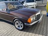 Mercedes-Benz 280 - Mercedes-Benz 280 in Frankfurt (Main)