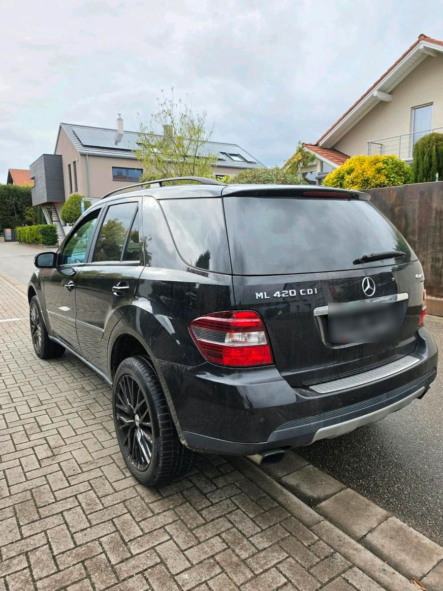Mercedes-Benz ML420 2007 — салон