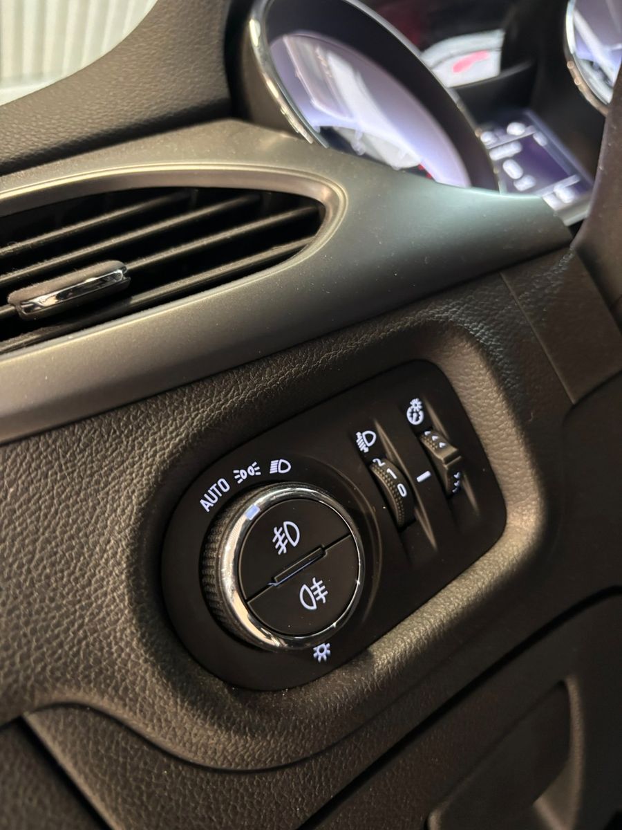 Fahrzeugabbildung Opel Astra K 1.4T 120-JAHRE KAMERA/SHZ/LHZ/ALU/ALLWET