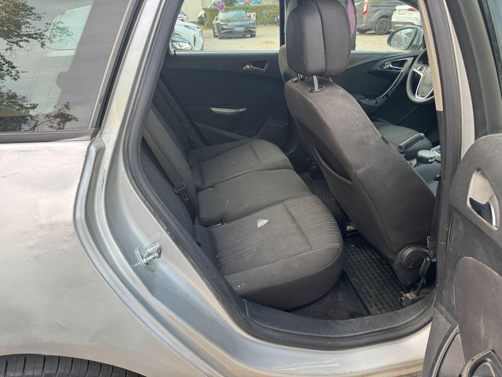 Opel Astra 2012 — photo 14
