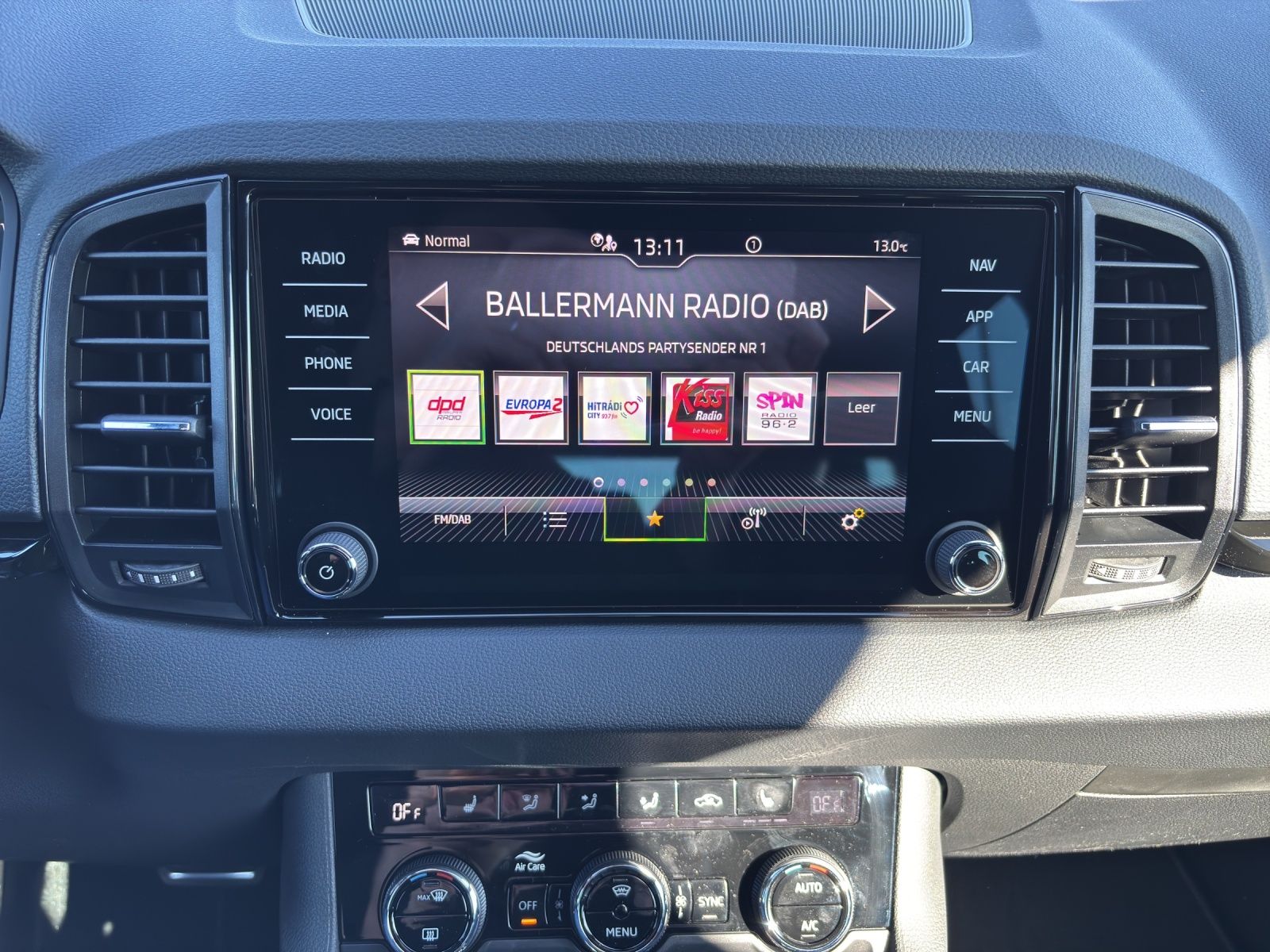 Fahrzeugabbildung SKODA Karoq Sportline 2.0 TSI 4x4 AHZ Matrix LED ACC C