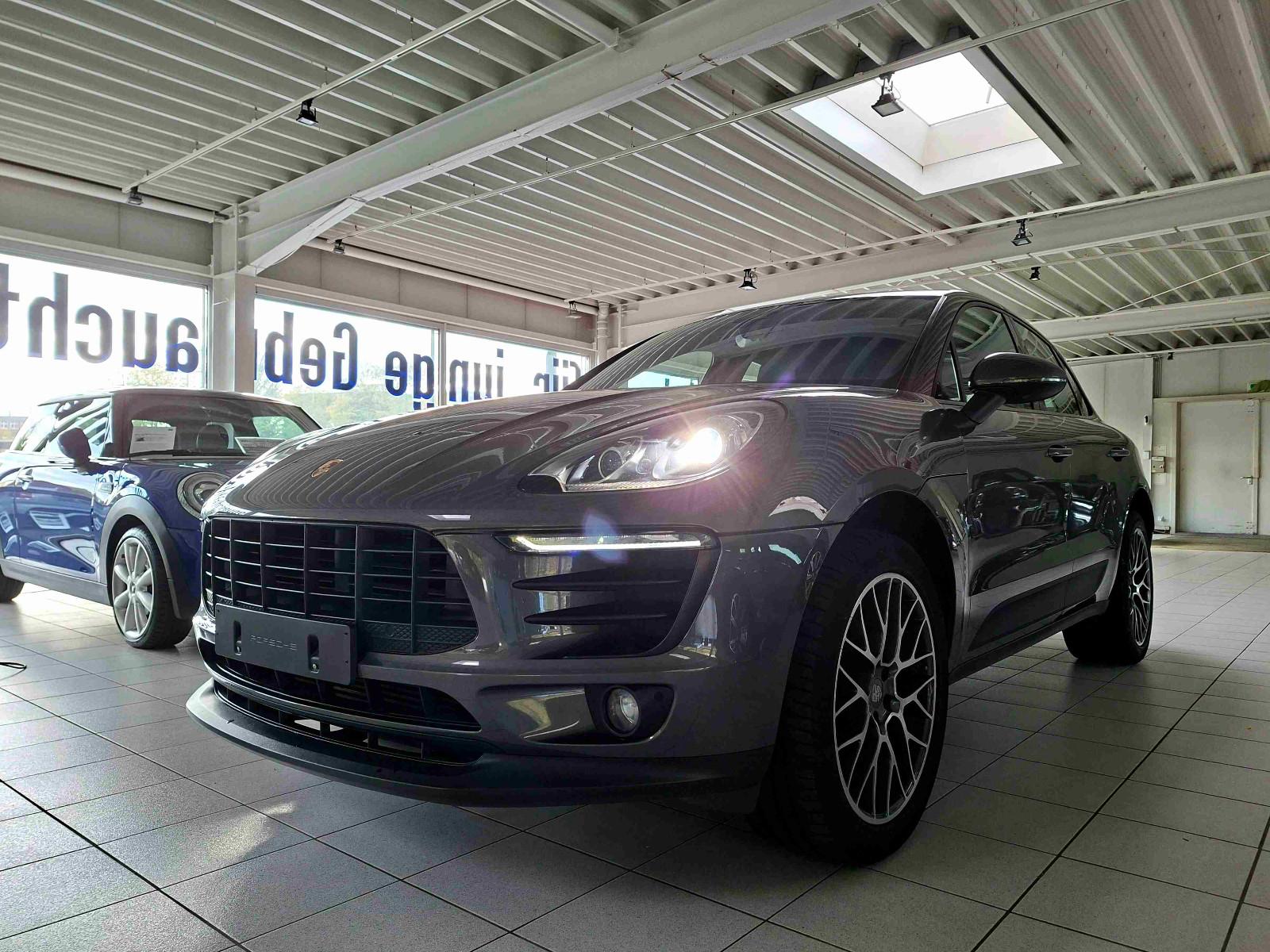 Porsche Macan TOP EXTRAS Navi Kam Panodach E-Sitze Alu20