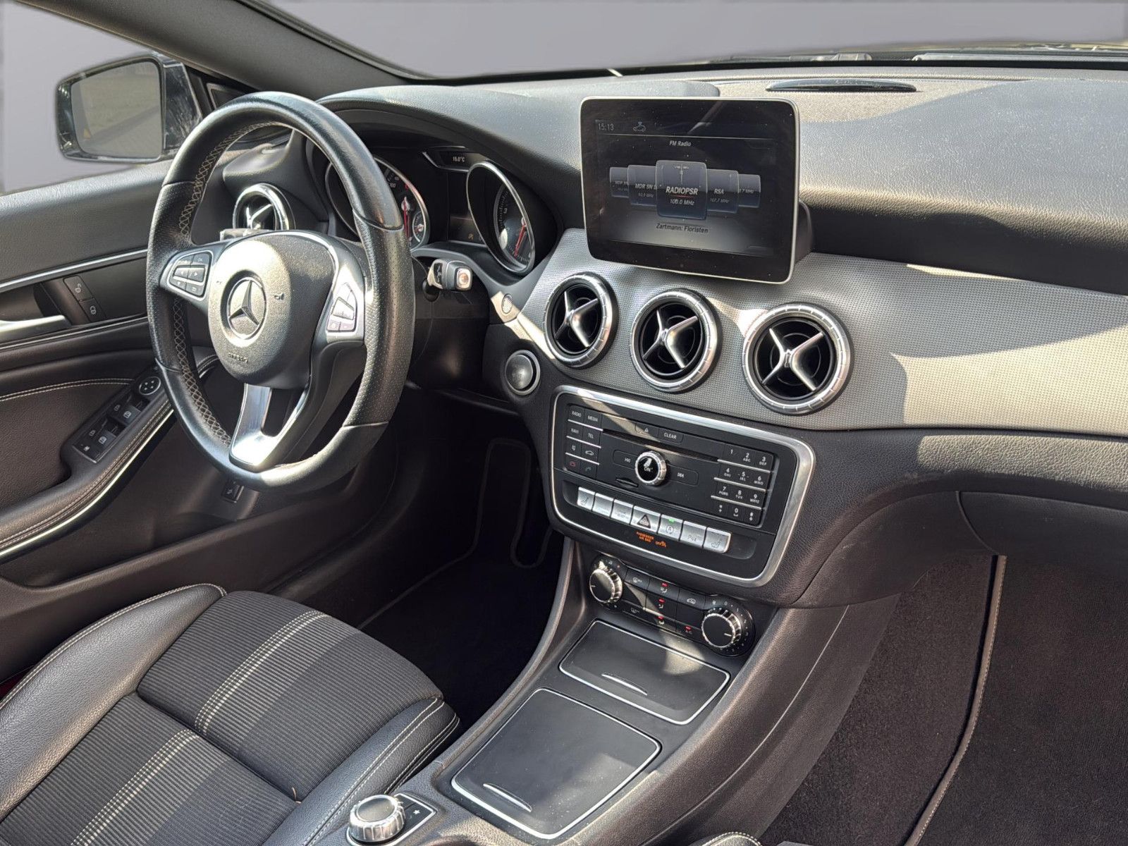 Fahrzeugabbildung Mercedes-Benz CLA Shooting Brake CLA 220 4Matic