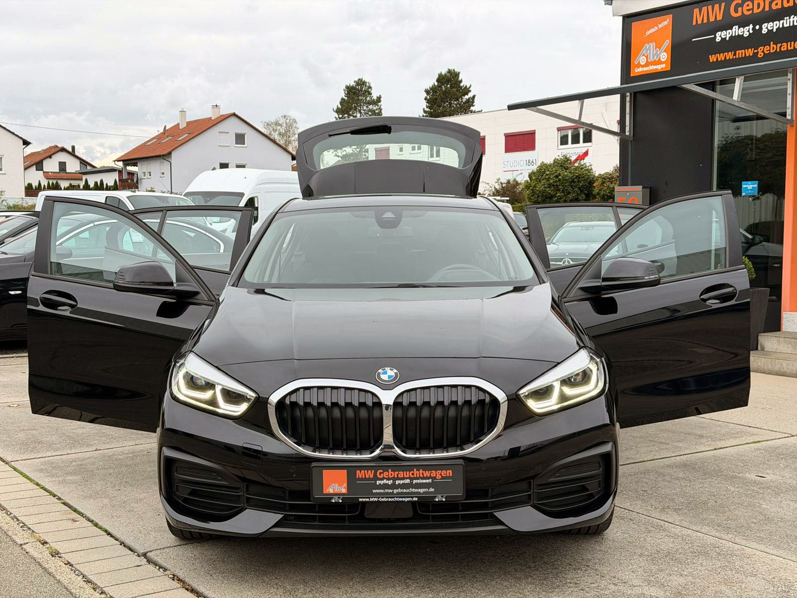 Fahrzeugabbildung BMW 118i Advantage Steptr. HUD KAM SHZ LHZ CarPlay