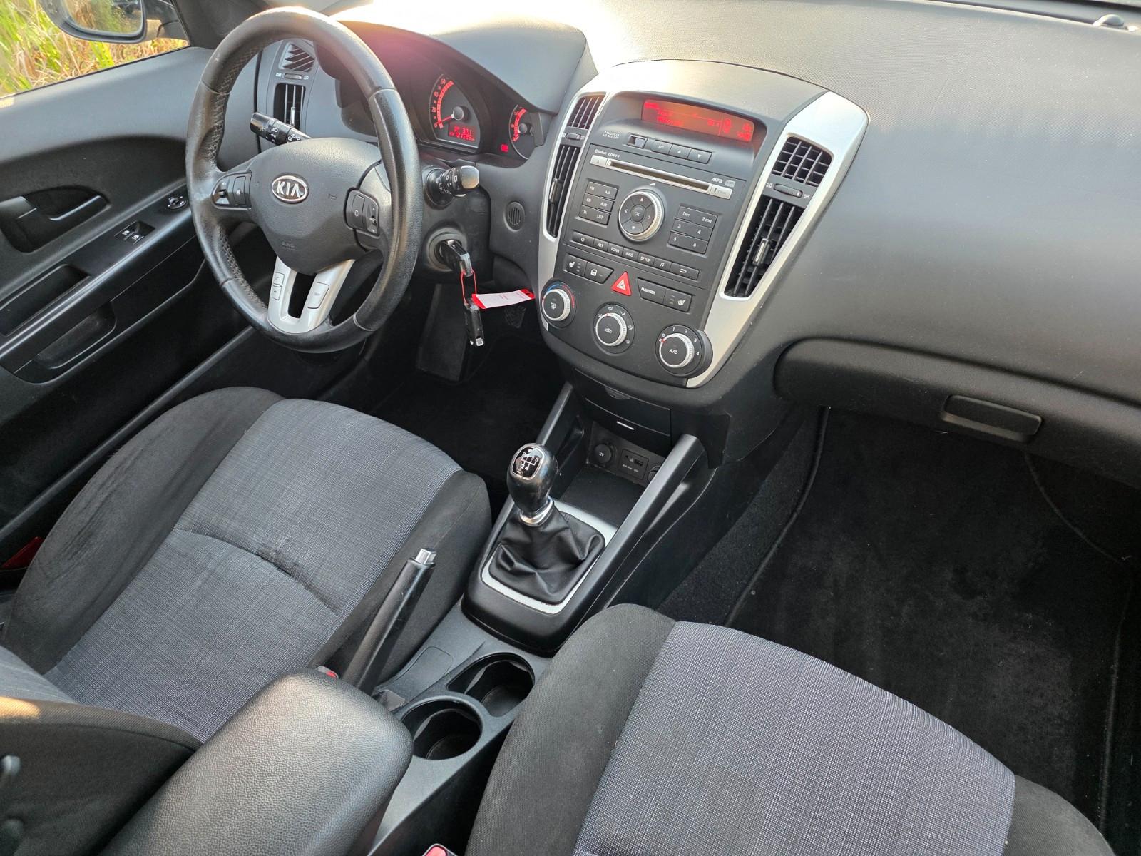 Kia cee'd 2010 — photo 5