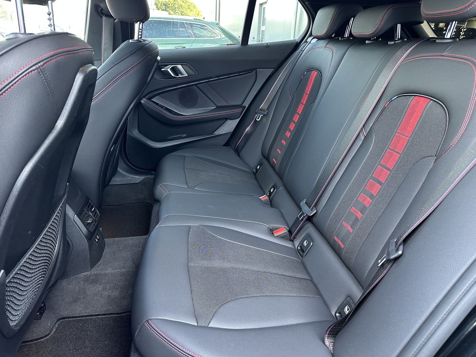 Fahrzeugabbildung BMW 128ti 5-Türer Sport-Aut NAV+LED+HIFI+19ZO+SHZ+VC