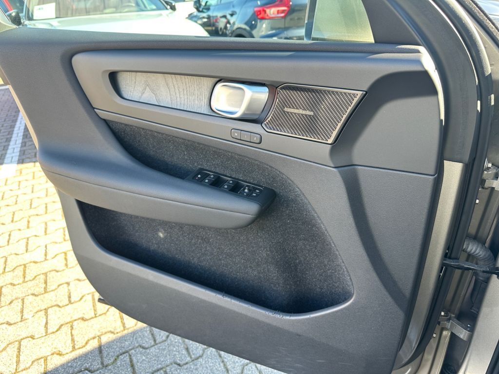 VOLVO XC40 D4 AWD Geartronic Nur an Händler!!! VOLVO XC40 D4 AWD Geartronic Nur an Händler!!!