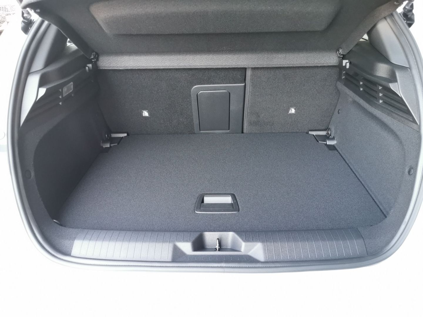 Fahrzeugabbildung Opel Astra GS Line HUD Panorama Navi digitales Cockpi