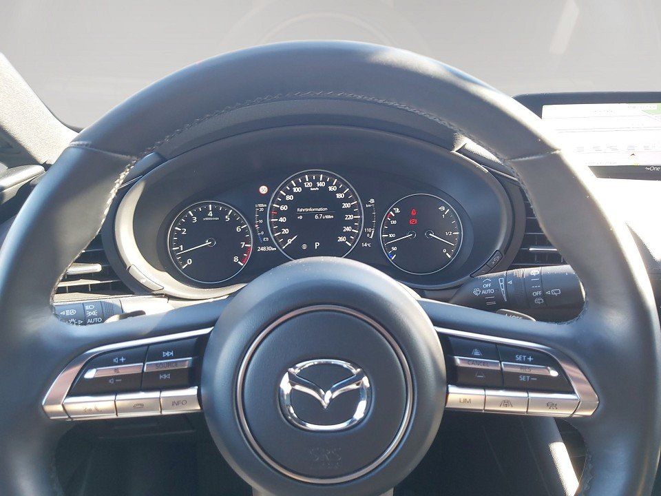 Fahrzeugabbildung Mazda 3 X 2.0i 186PS A/T SELECTION DES-P PRE-P LED-S