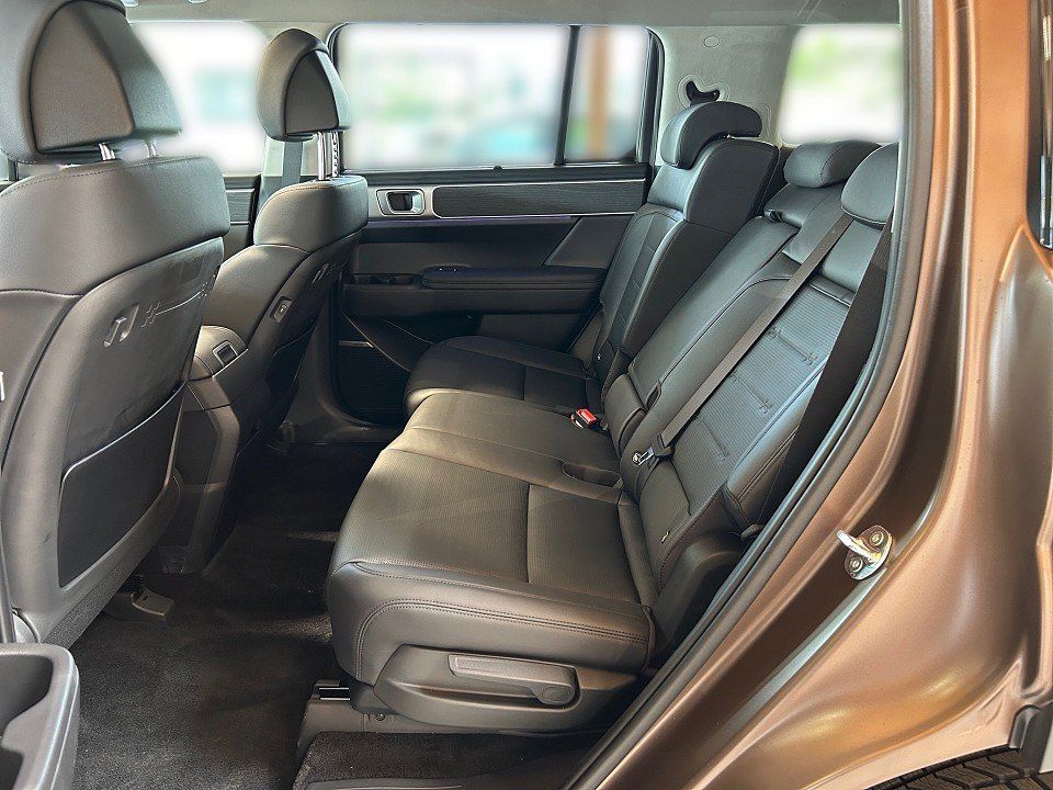 Fahrzeugabbildung Hyundai SANTA FE HEV MY25 1.6T 6AT 4WD 5SITZE INTRO PANO