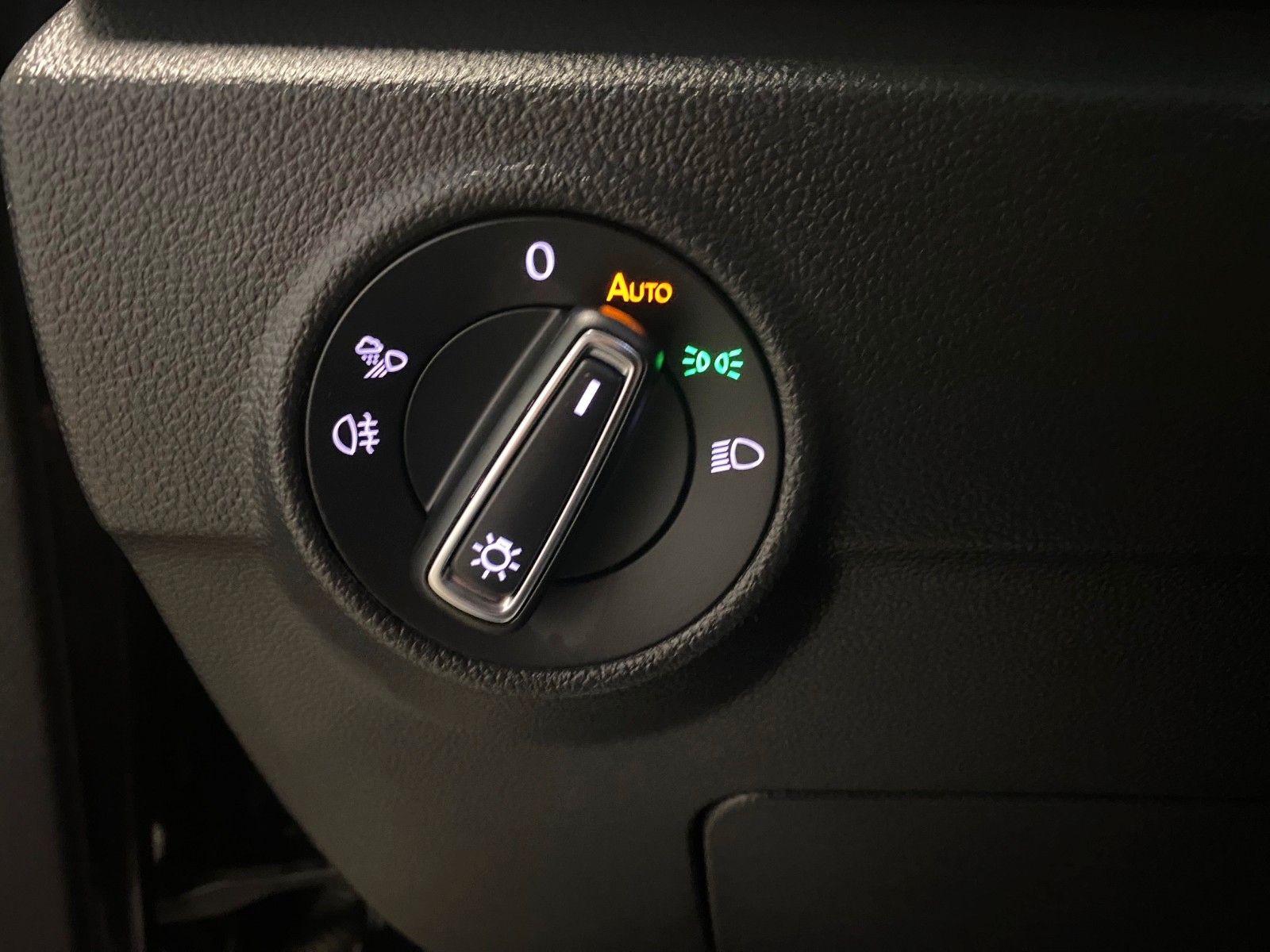 Fahrzeugabbildung Volkswagen T-Roc 1.5 TSI Style+NAVI+1.HAND+AHK+LED Plus+ACC