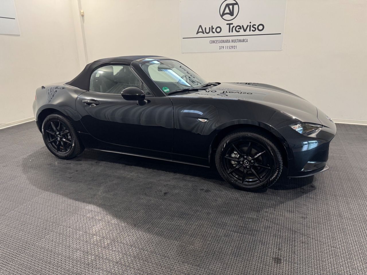Mazda MX-5 1.5L Skyactiv-G Exceed imagem 3