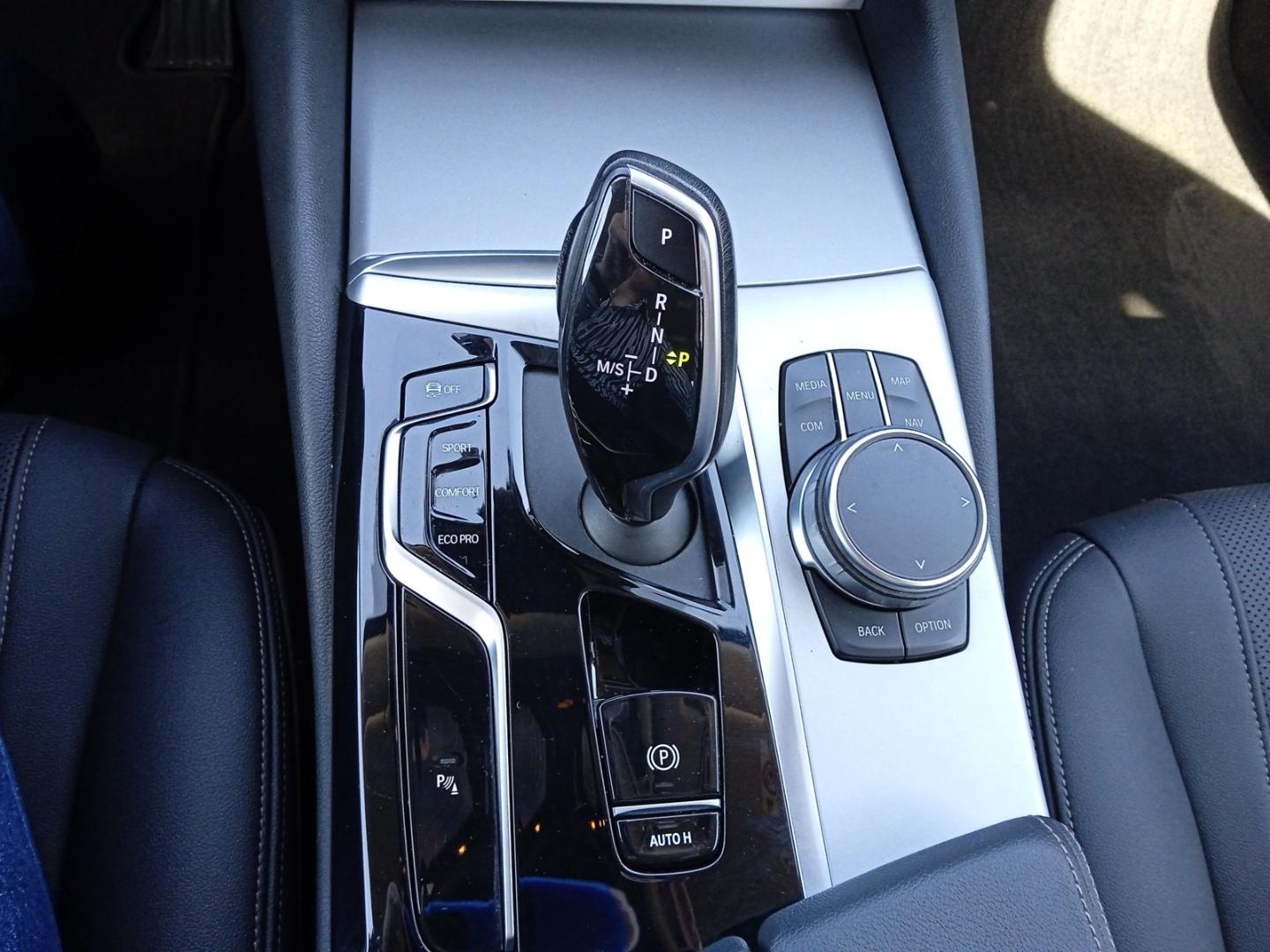 BMW 530 d xDrive Tour+HUD+KAMERA+ACC+AHK+LENKRADHZG+