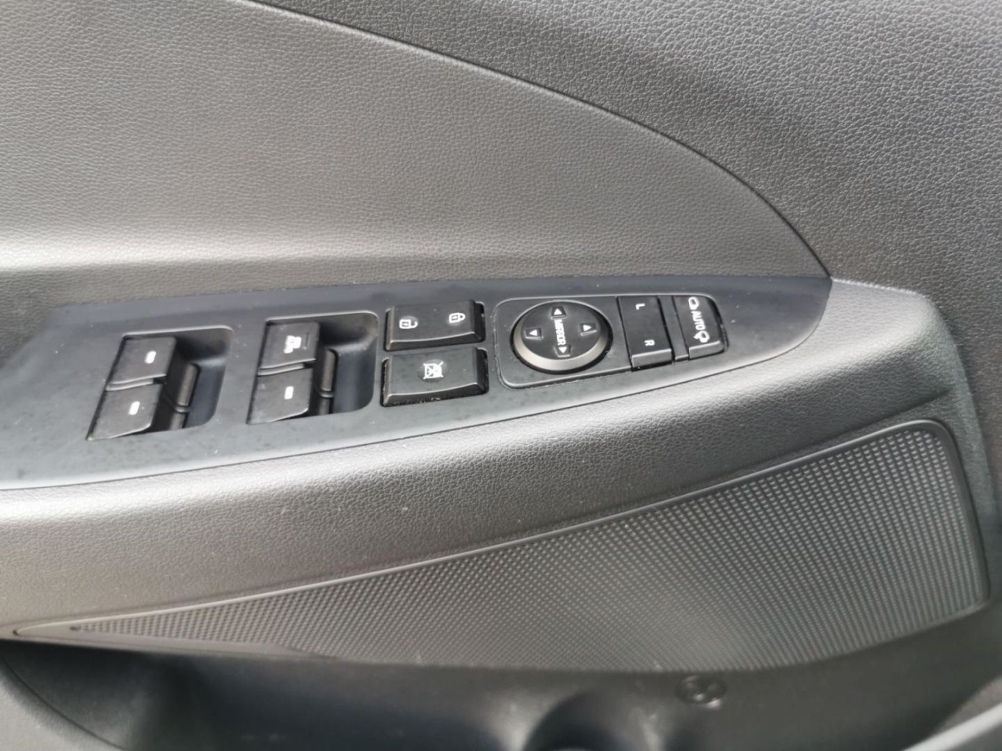 Fahrzeugabbildung Hyundai Tucson blue Advantage 2WD Navi, 8-fach bereift M