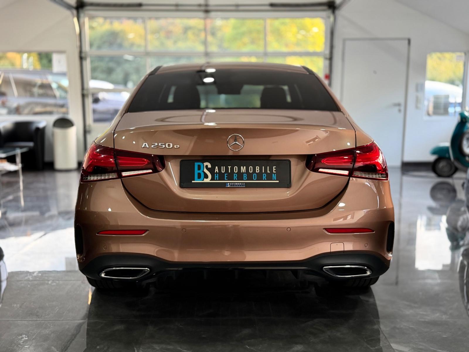 Mercedes-Benz A250e/AMG/Night/Pano/Widescreen/Kamera/Distronic