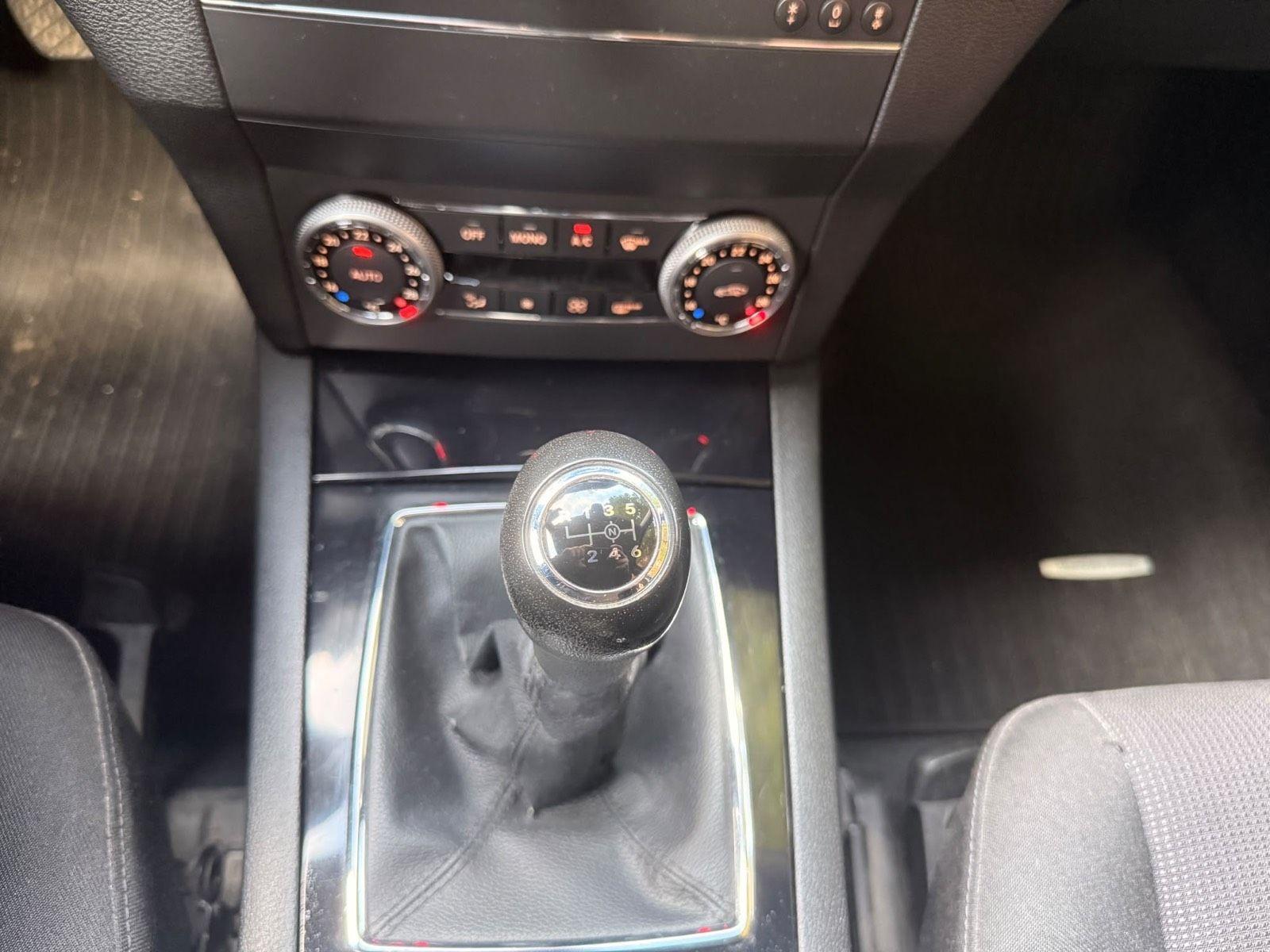 Mercedes-Benz GLK220 2010 — photo 15