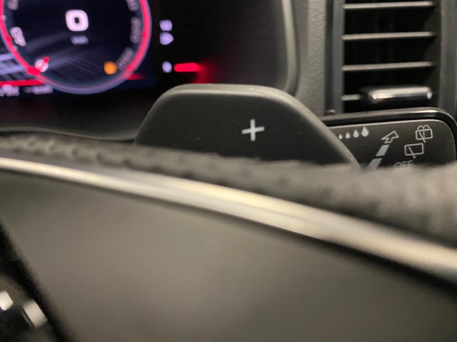 Fahrzeugabbildung SKODA Karoq 1.5 TSI SPORTLINE+MATRIX+ACC+AHK+APP+RFK++