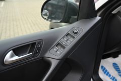 VW Tiguan 2.0 FSI Leder Navi Pano 18Zoll DSG AHK