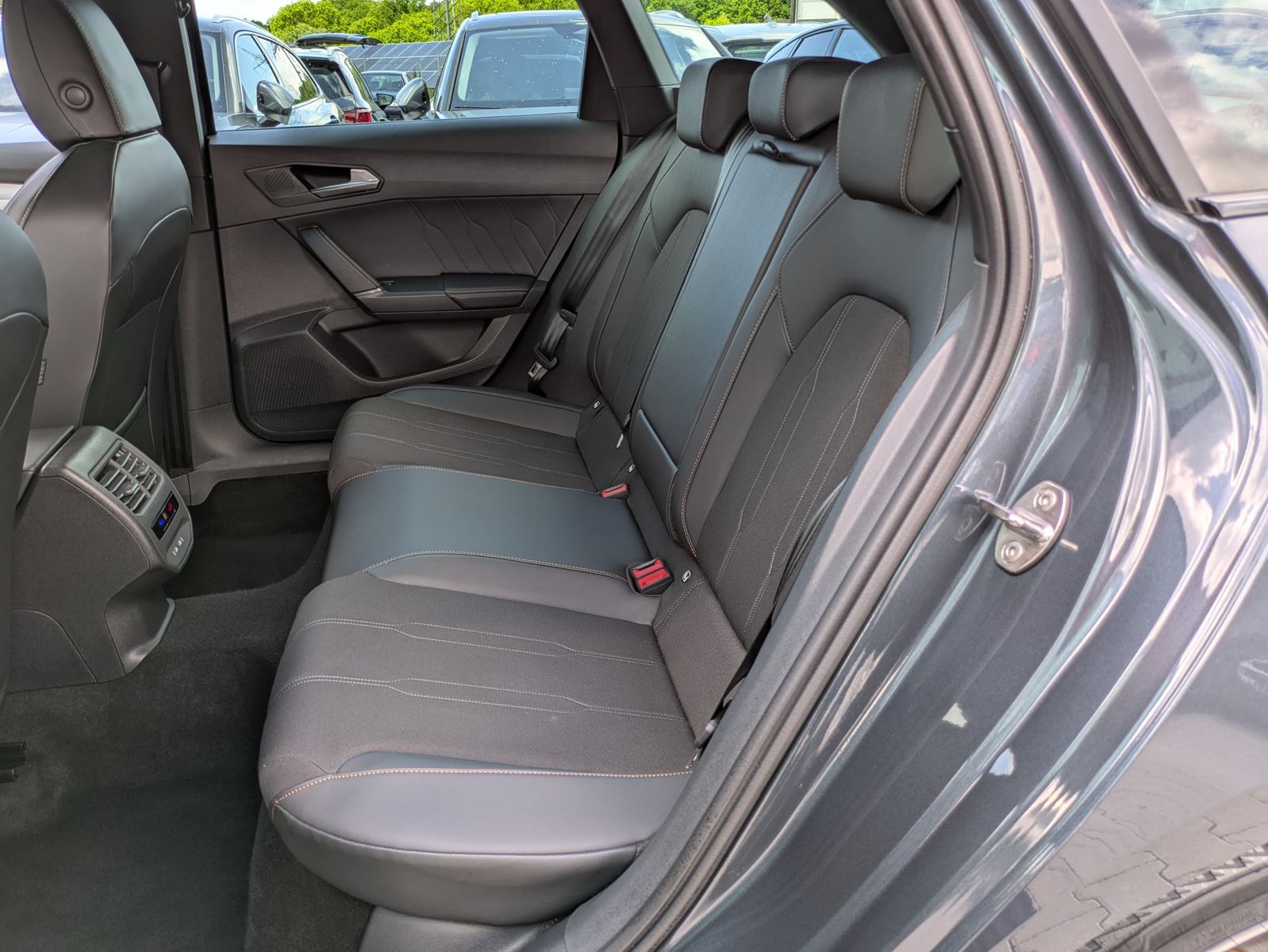 Fahrzeugabbildung CUPRA Leon 1.5 eTSI DSG MATRIX-LED*ACC*APP*KAMERA*18"