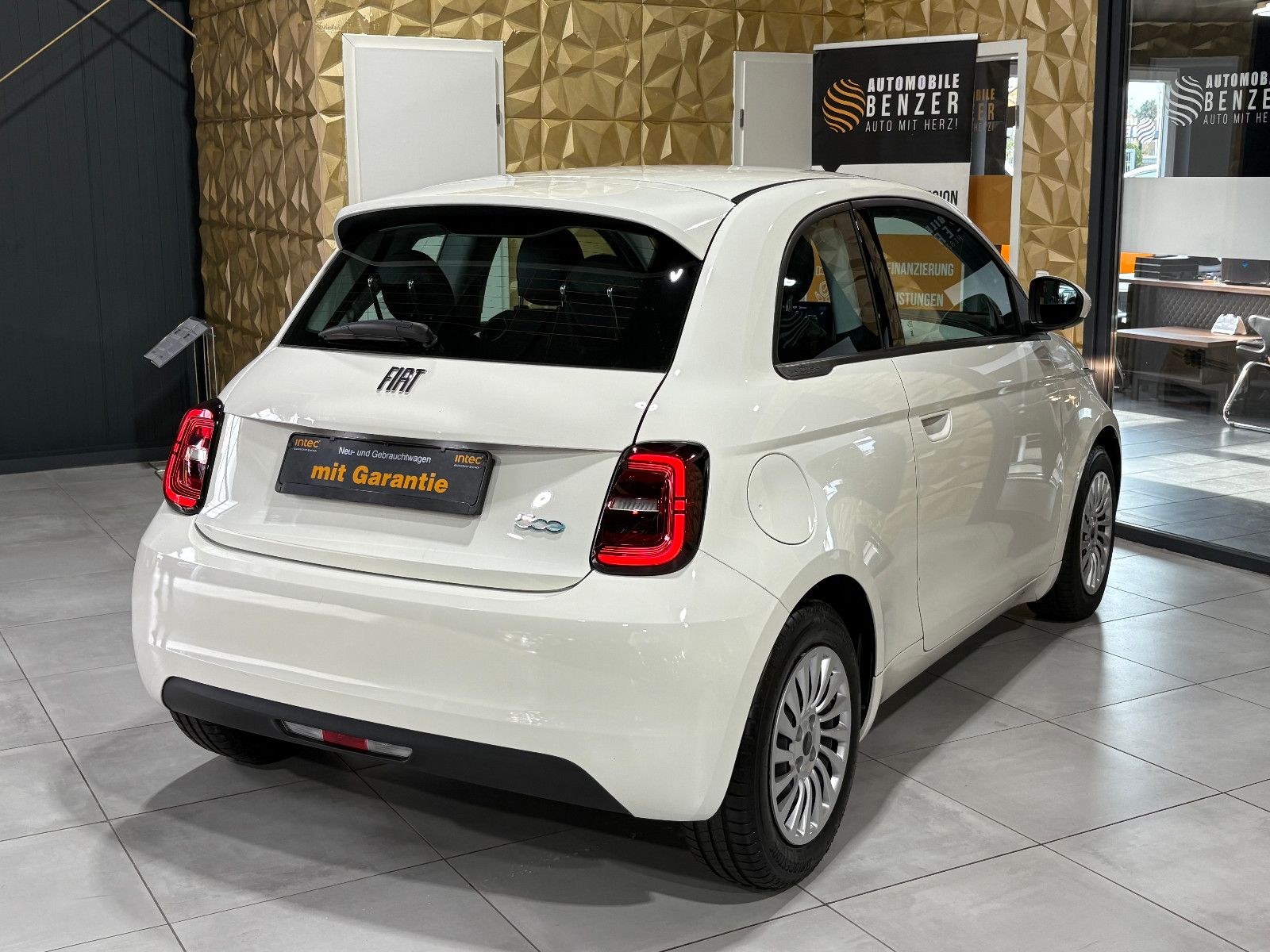 Fahrzeugabbildung Fiat 500e/Basis/TEMPOMAT/APPLE/KLIMA/SPURHALTEASSISTE
