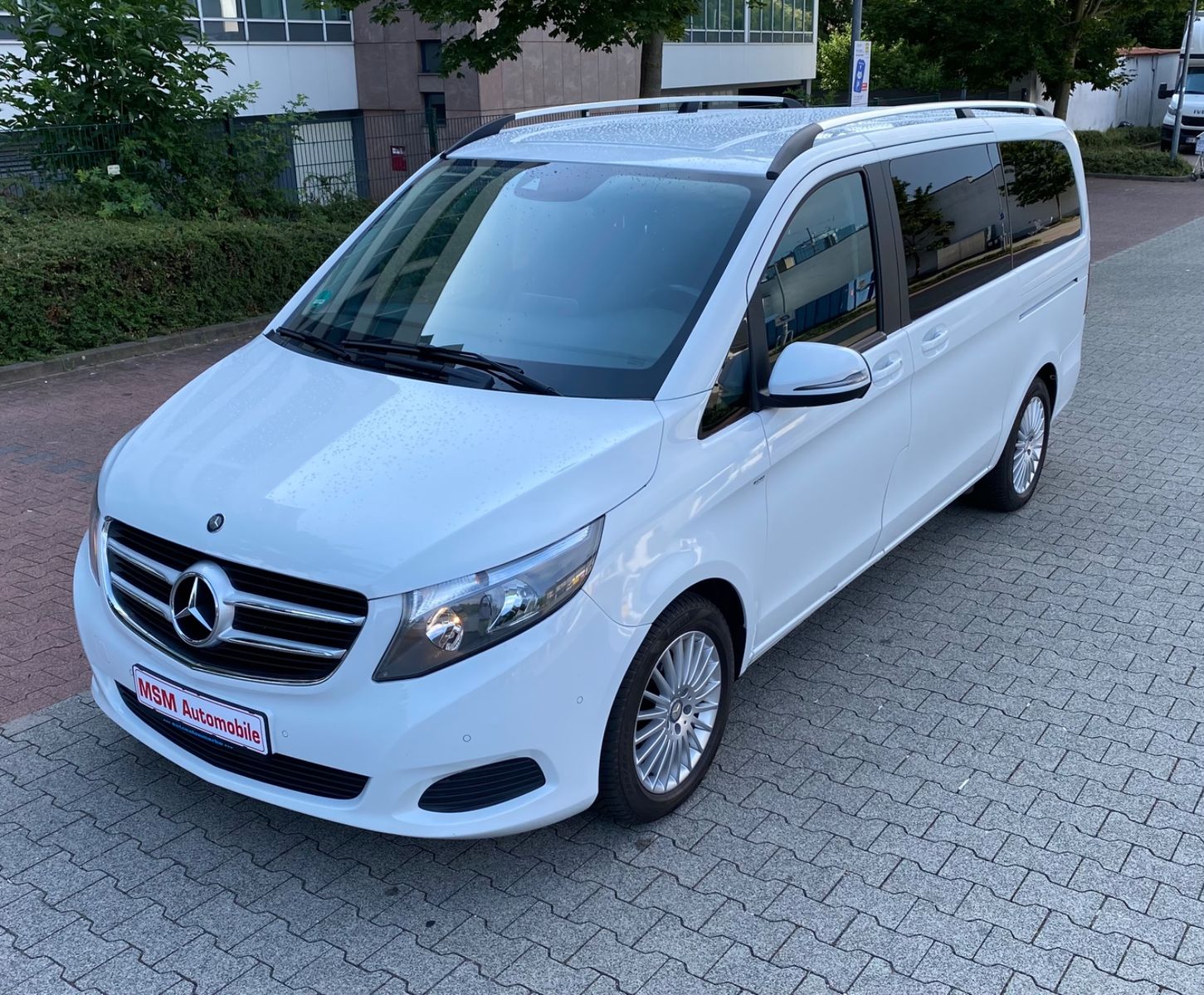 Mercedes V 220 - 1