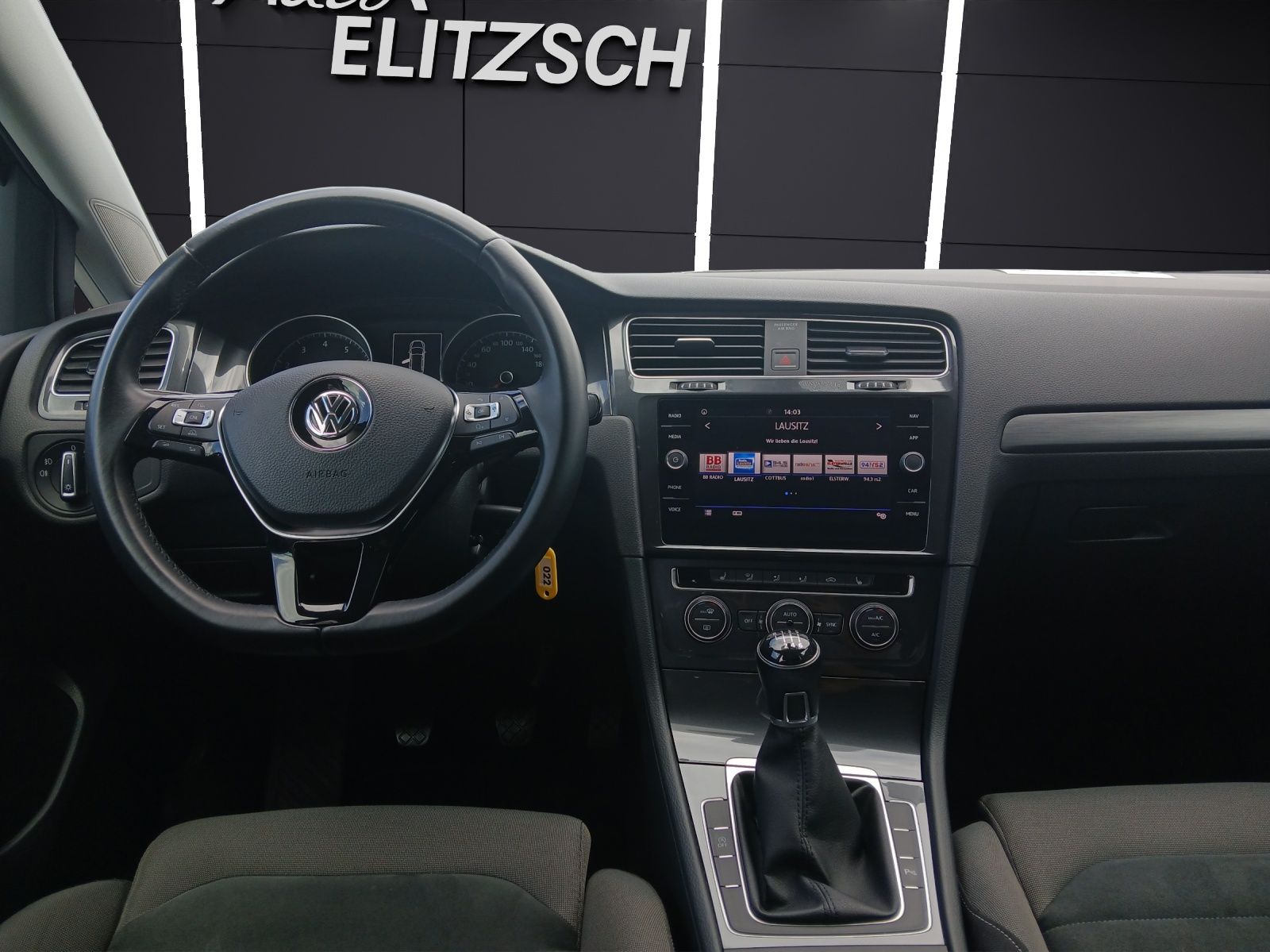 Fahrzeugabbildung Volkswagen Golf VII Variant TSI Comfortline LED Navi GRA PD
