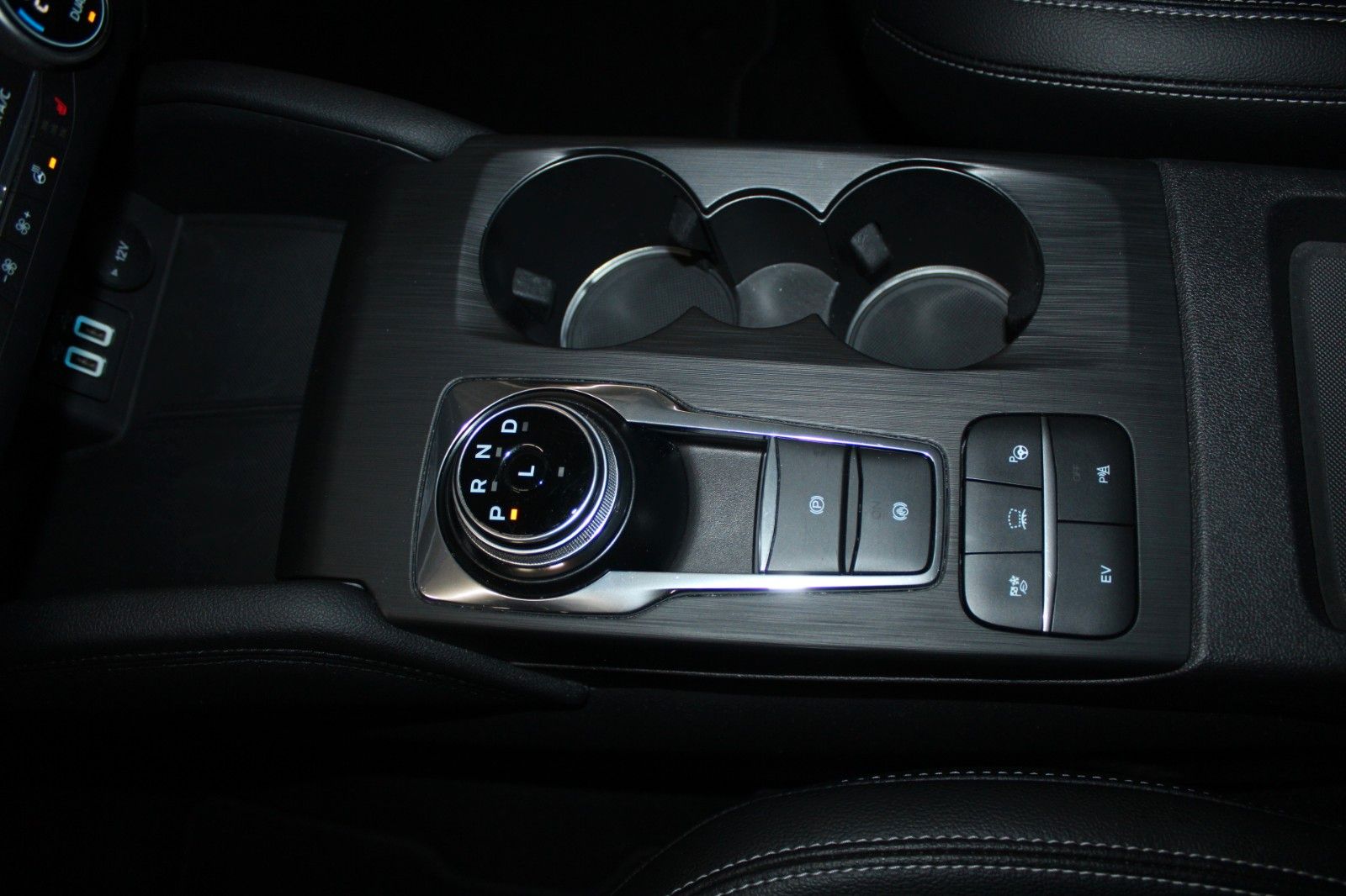 Fahrzeugabbildung Ford Kuga PHEV Titanium X AHK LED HUD 2xCam WinterP.