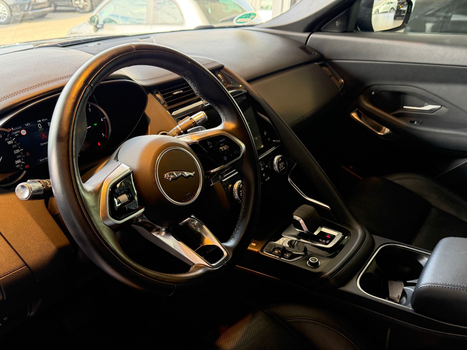 Fahrzeugabbildung Jaguar E-PACE S AWD/BLACK-PACK/360°KAM/LED/3D-KAMERA/