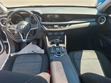 Alfa-Romeo Stelvio - 5
