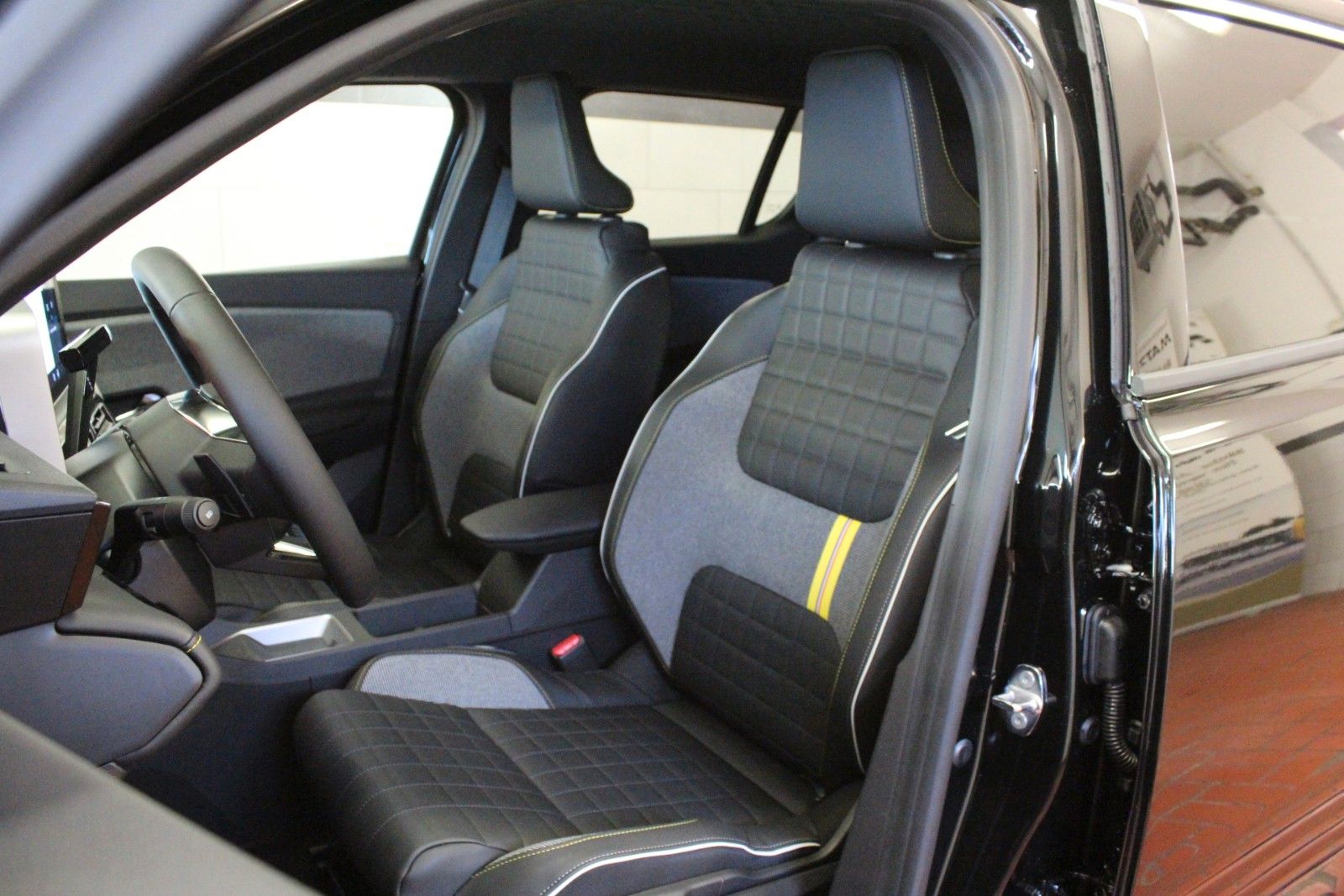 Fahrzeugabbildung Renault R 4 E-Tech 150 Comfort Range Iconic *Vollausst.*
