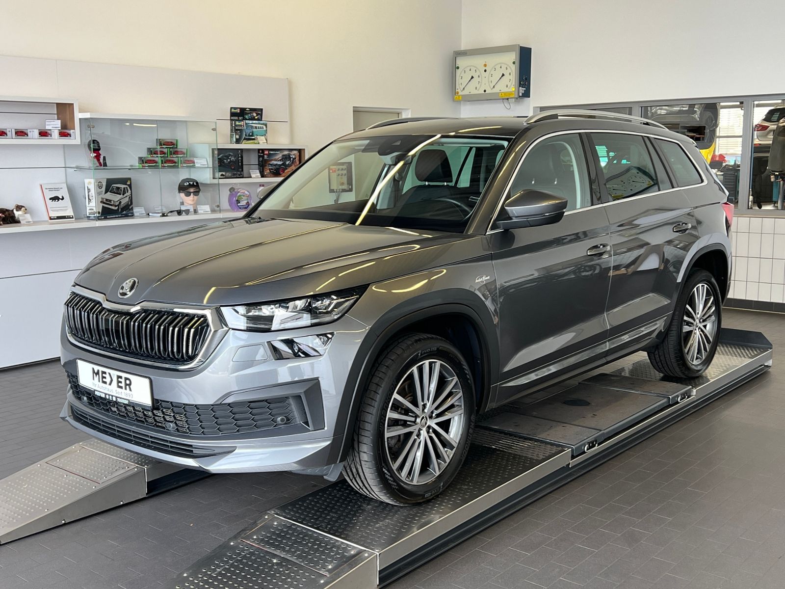 Fahrzeugabbildung SKODA Kodiaq FL L&K 2.0 TDI DSG 4x4 *AHK, LED, ACC, Co
