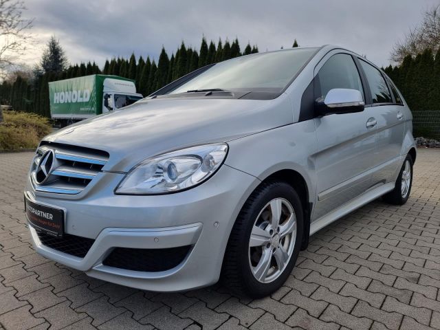 Mercedes-Benz B-180 AUTOMATIK SHZ AHK PDC KLIMA TÜV NEU TEMPOM