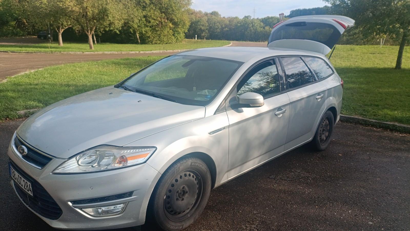 Ford Mondeo 2013 — rear view