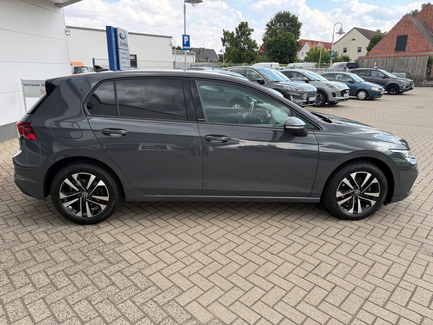 Fahrzeugabbildung Volkswagen Golf VIII United 1,5 TSI Navi Digi Cockpit LED A
