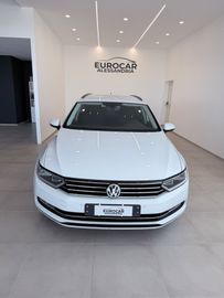 Volkswagen Passat - 4