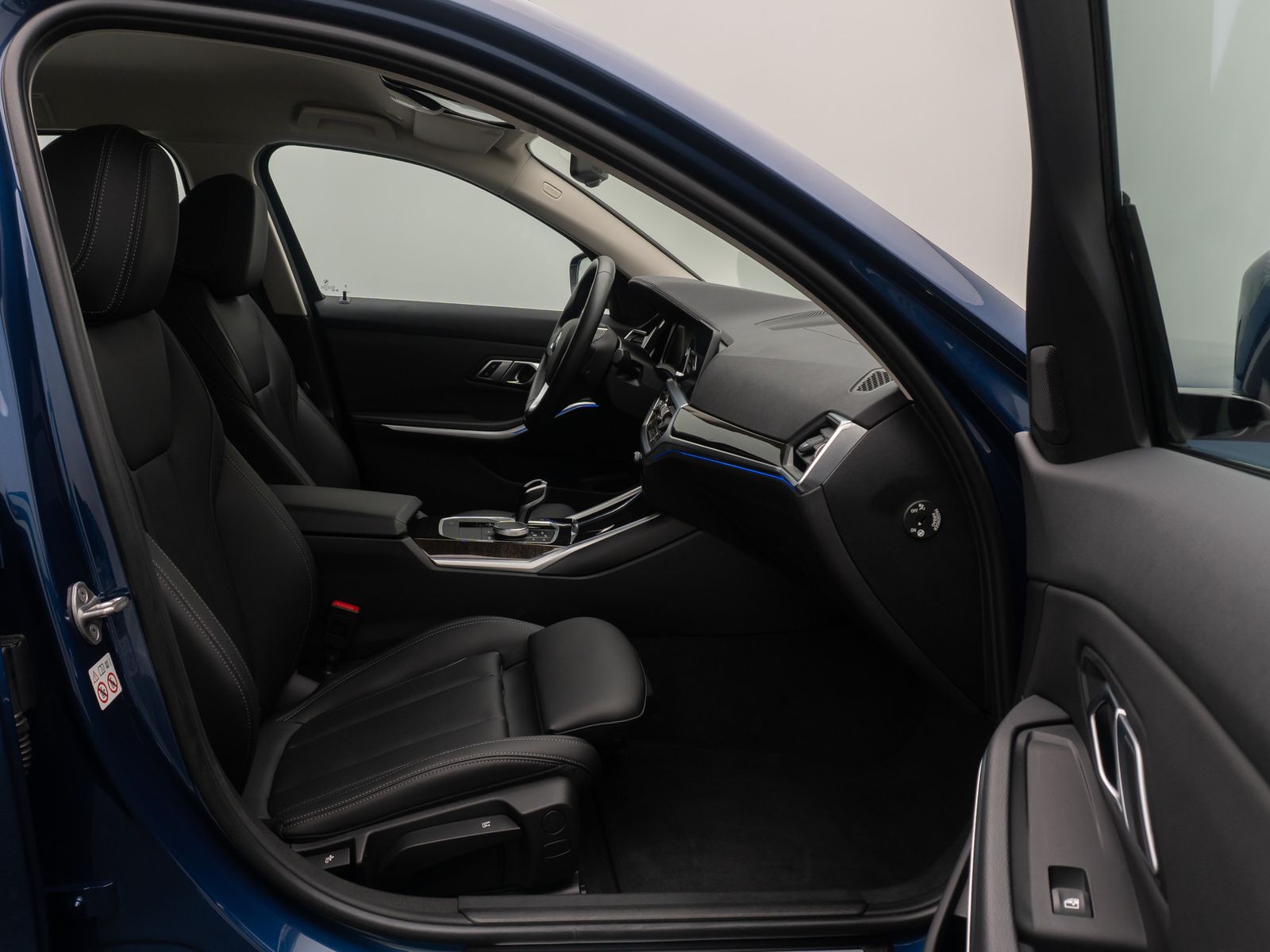 Fahrzeugabbildung BMW 318d Luxury Line DAB Alarm Geschwindigreg HiFi