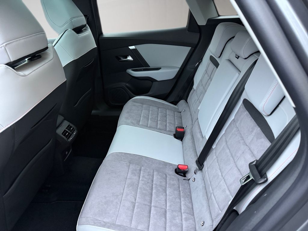 Fahrzeugabbildung Citroën C4 Hybrid 145 MAX - Vollausstattung*Massage*ACC