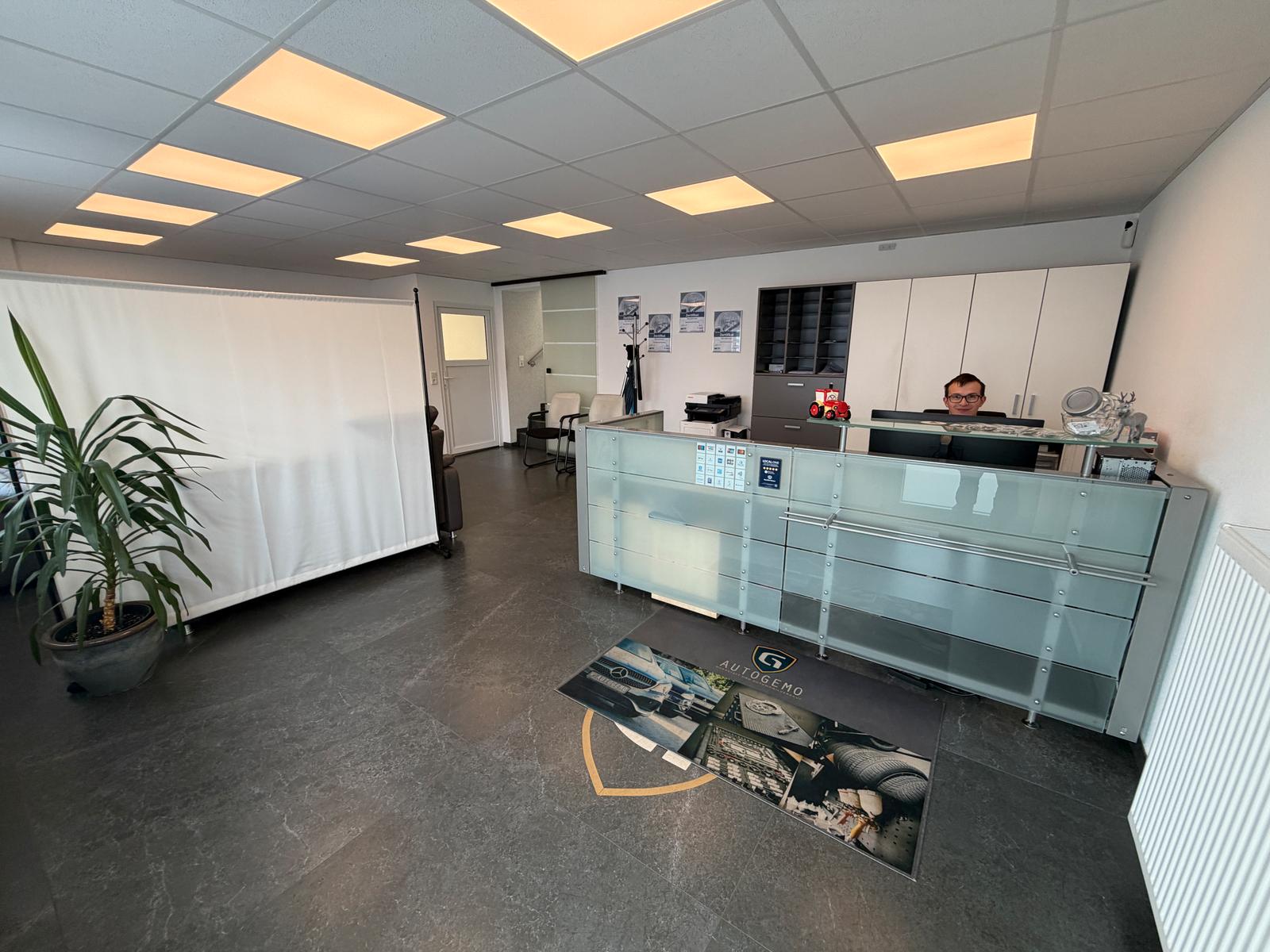 showroom-image-bottom