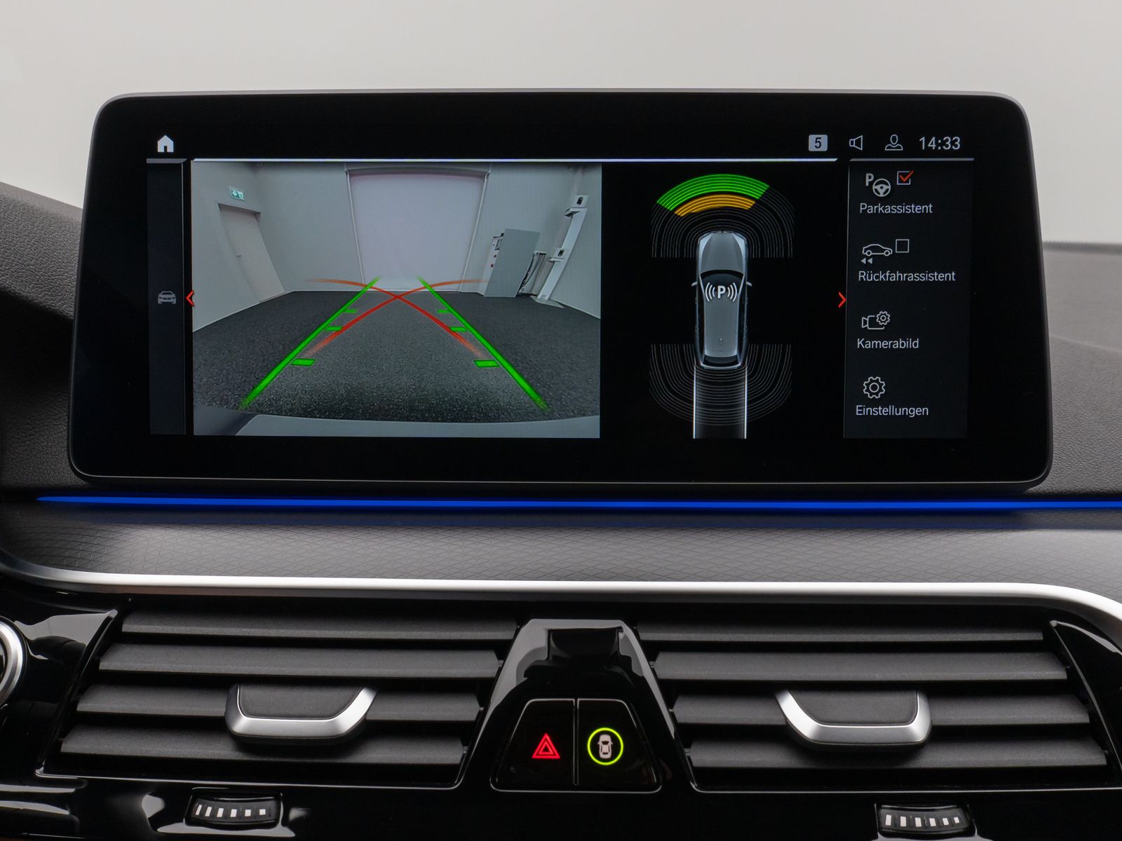 Fahrzeugabbildung BMW 530d xD M Sport Kamera HUD DAB H/K Komfort Alarm