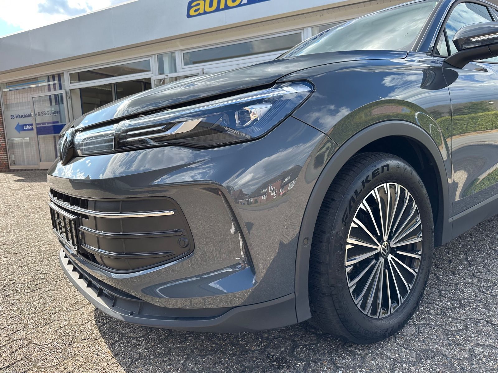 Fahrzeugabbildung Volkswagen Tiguan 1.5 eTSI Life DSG AHK/Navi/ACC/LED/SHZG