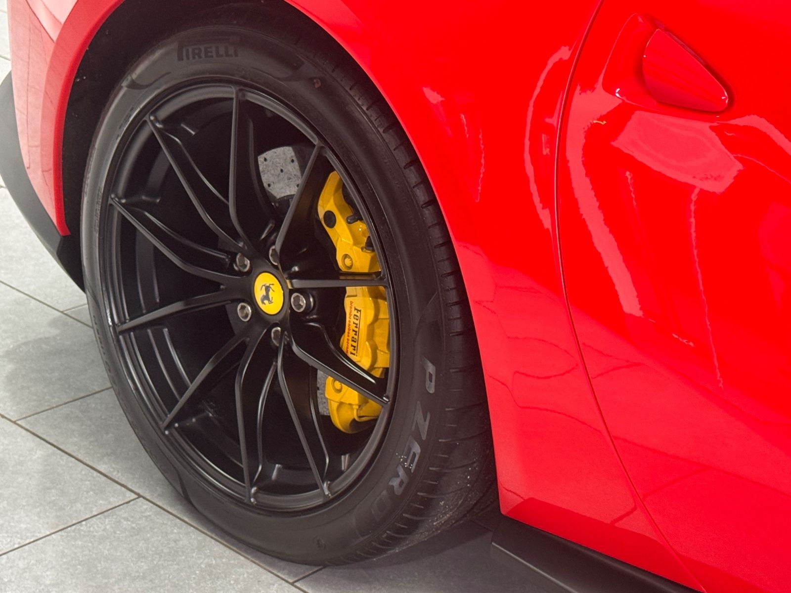 Fahrzeugabbildung Ferrari 812 Superfast|CARBON-SCHALENSITZE|360"KAMERA|ACC