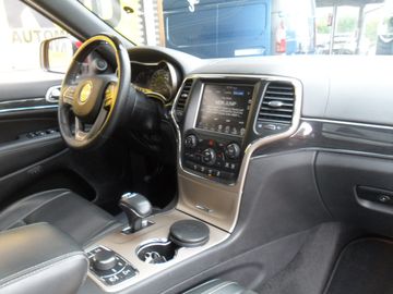 Jeep Grand Cherokee - 11