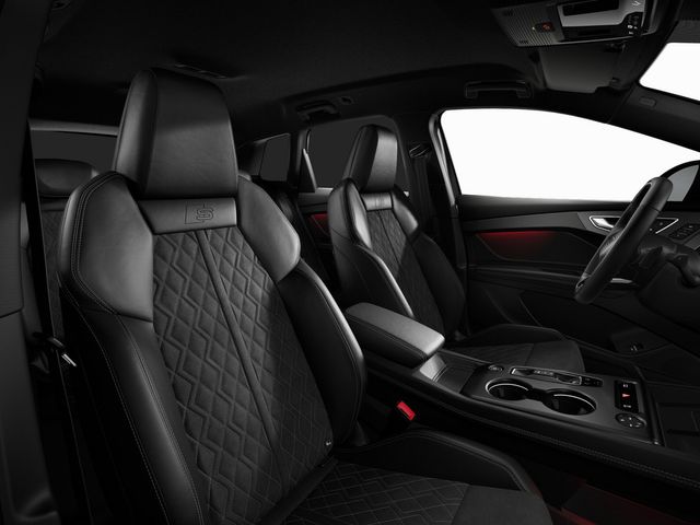Q4 SUV e-tron performance 210 kW NAVI AHK HUD