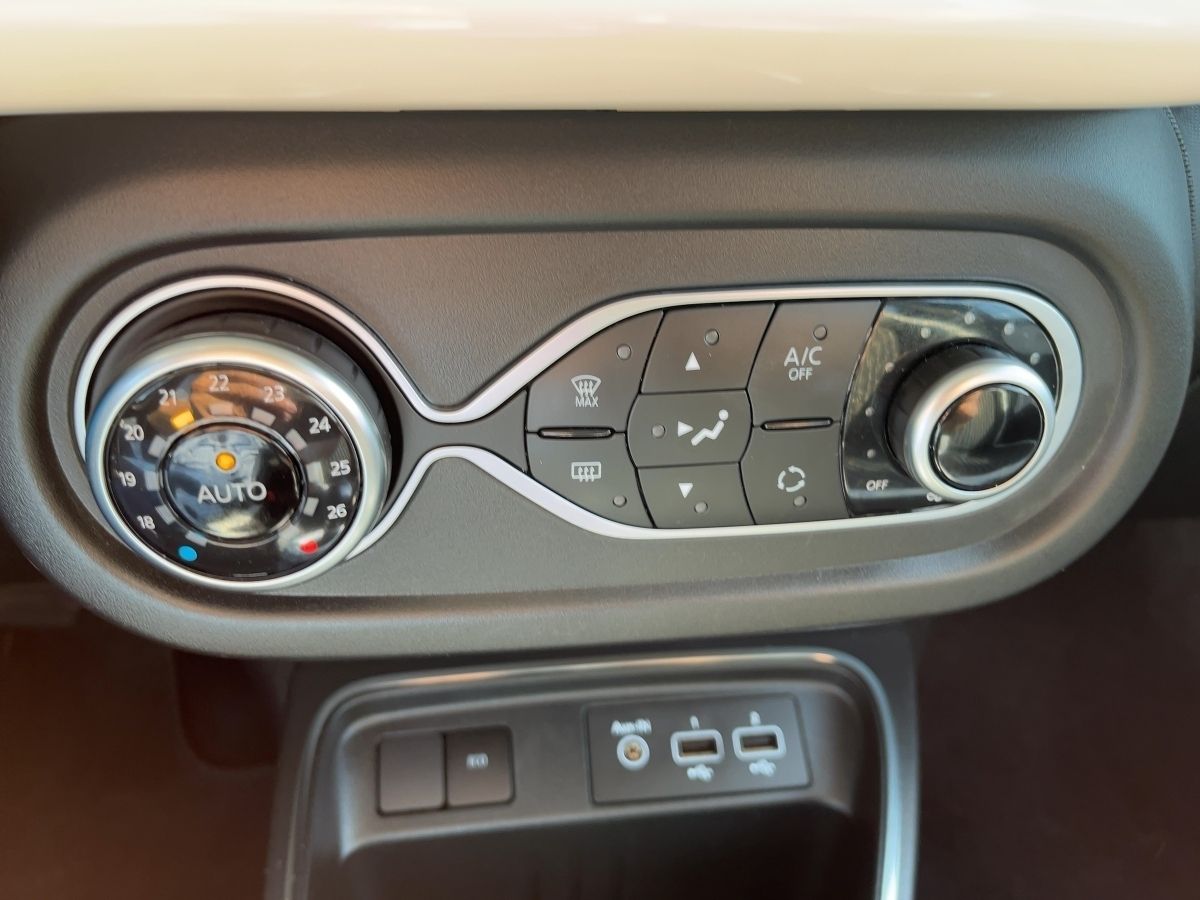 Fahrzeugabbildung Renault Twingo E-TECH INTENS Kamera SHZ Faltdach
