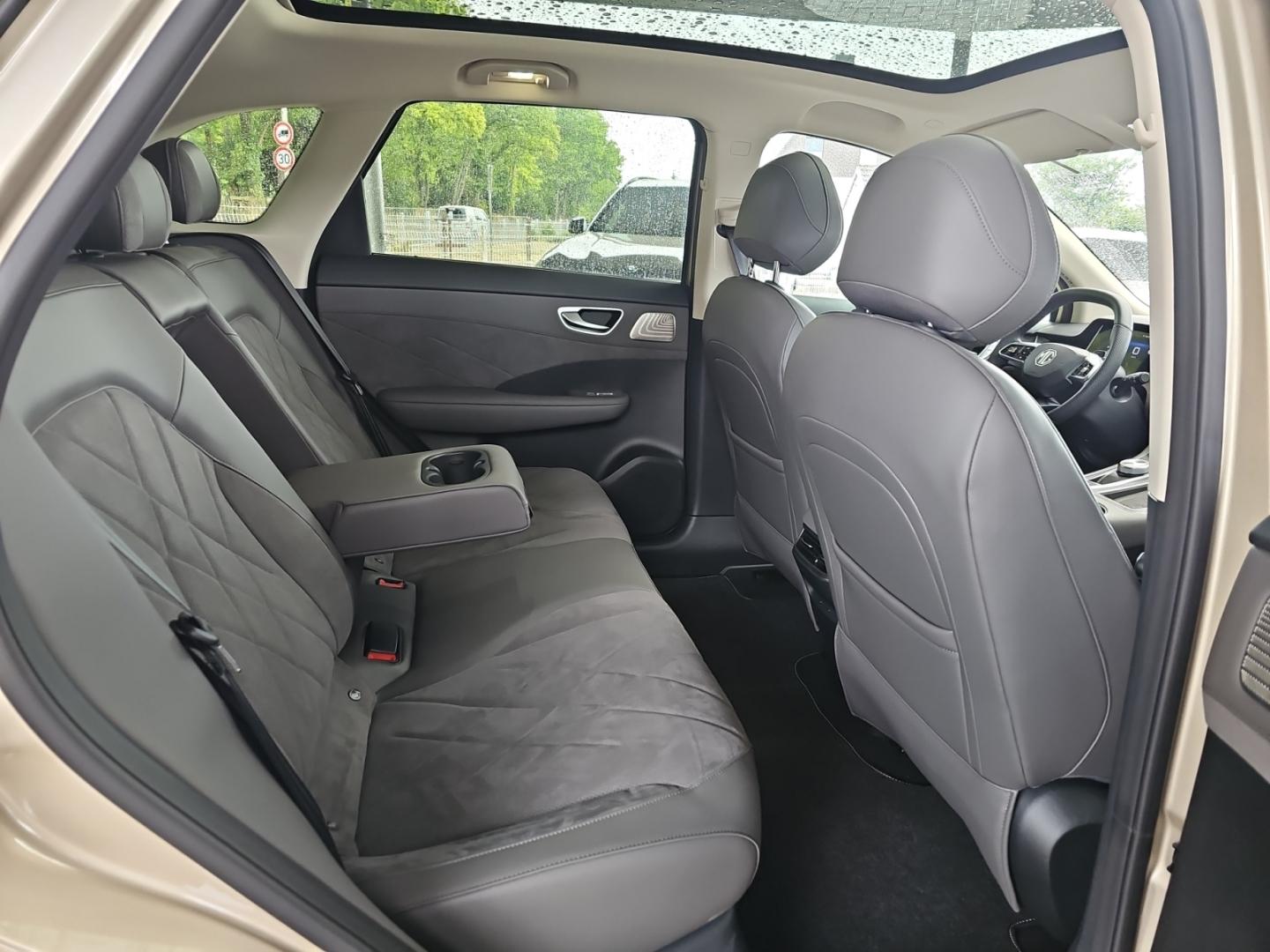 MG S6 EV Lux AWD, Panoramad., Navig., bel. Sitze 36