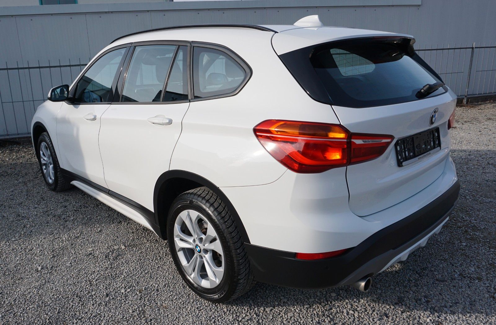 Fahrzeugabbildung BMW X1 sDrive 18i Sport Line, Kamera, PDC, Panorama