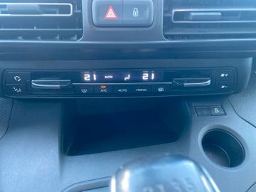 Bild 15 Opel Combo E Carg.*NAV*KAM*CARPLAY*TOTWINKEL*ALLWETT