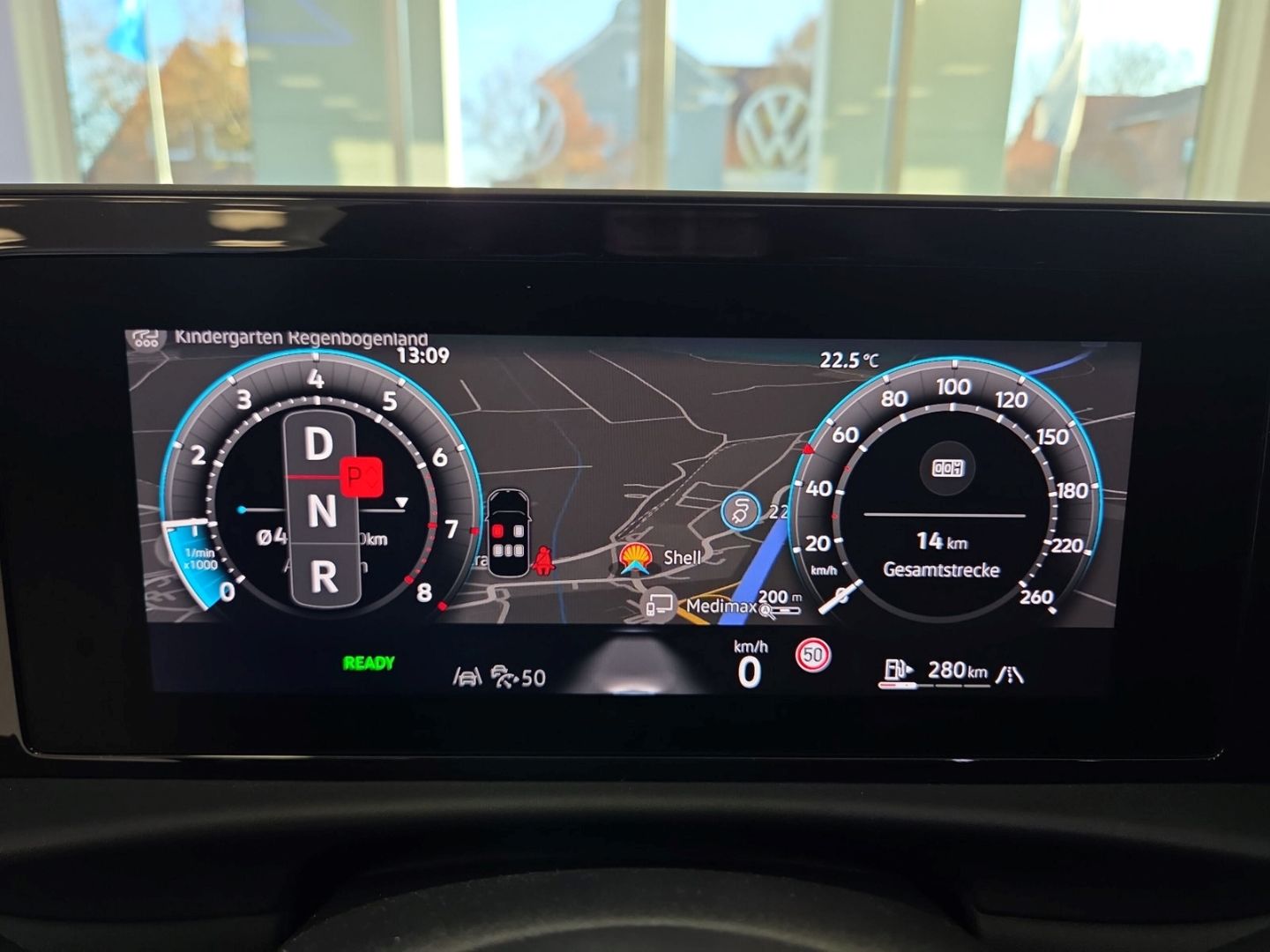 Fahrzeugabbildung Volkswagen T-Roc R-Line 1.5 eTSI DSG HUD Navi Digitales Coc
