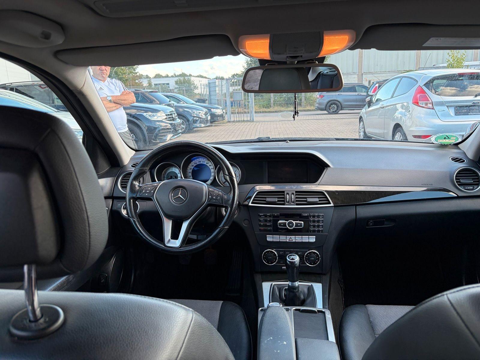 Mercedes-Benz C250 2013 — photo 12